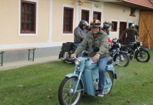 Razstava starodobnikov, potem pa še na vožnjo z njimi