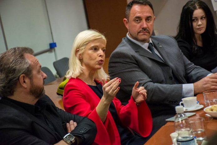 46176201_2336800443020464_5154984108467683328_n