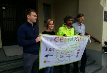 Kolesar Matjaž Golob se je z dobrim namenom ustavil tudi na Ptuju