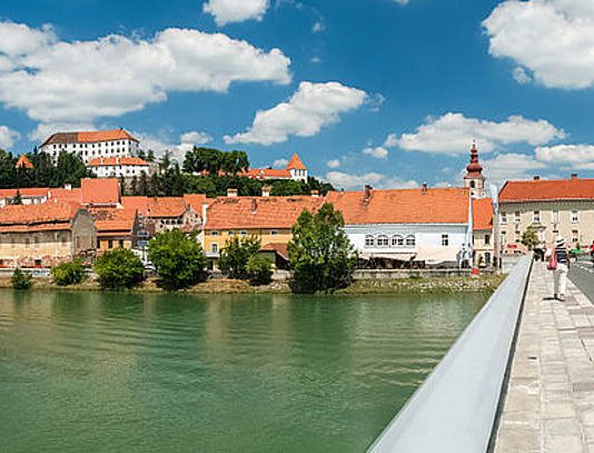 Stanovanjska kriza na Ptuju: dolga leta neukrepanja in strm vzpon cen