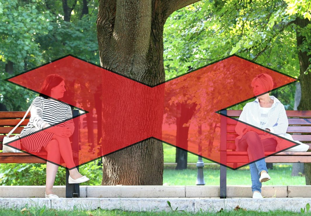 Prepoved sedenja na klopcah Prepoved sedenja na klopcah