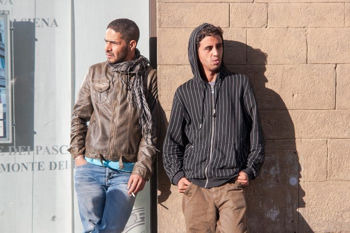 two-3237662_1920 migranti, begunci