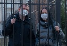 Policija preverja okužene v karanteni