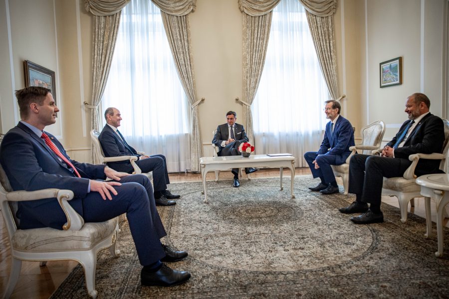 Vsi predsedniki in predsednik prve demokratične vlade.