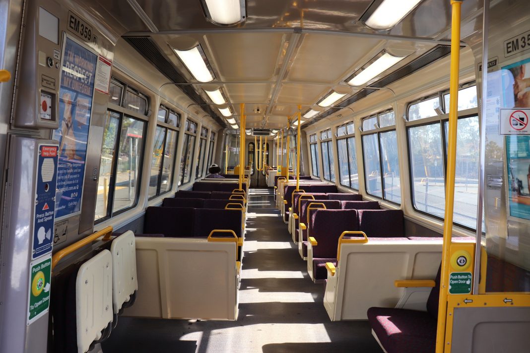 train-3764430_1920 Javni promet se odpira.