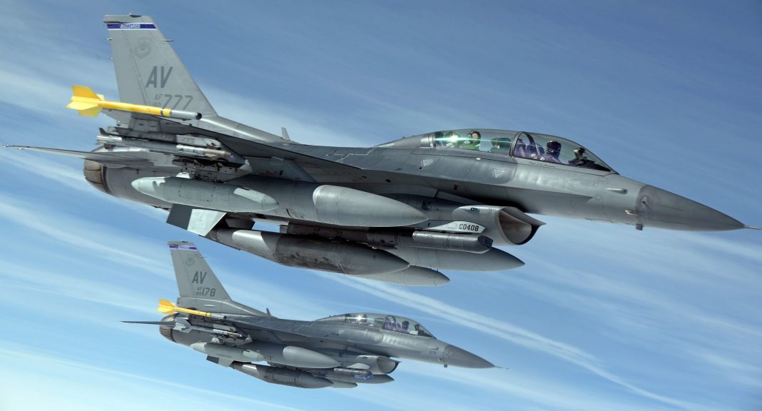 military-jets-1109093_1920 Ameriški F-16