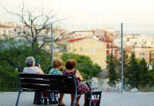 Obračun brez storitve: Golobova vlada pobira prispevke, dolgotrajne oskrbe pa (še) nikjer Seznami nič novega