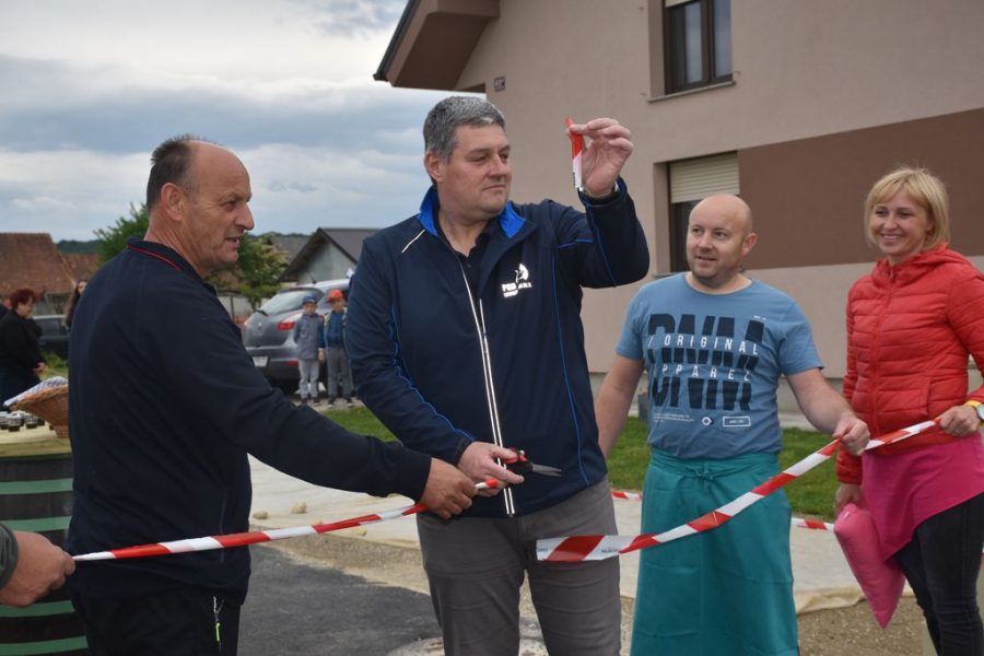 Župan prerezal trak