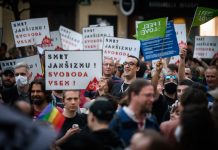 Več kot 73 odstotkov vprašanih meni, da bi morali kršitelje ukrepov za zajezitev covid-19 kaznovati!