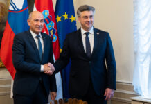 Predsednik vlade Janez Janša na srečanju s predsednikom hrvaške vlade Andrejem Plenkovićem