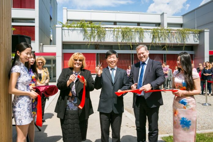 Metka Tekavčič, nekdanja predsednica ljubljanskega odbora SD in današnja članica Upravnega odbora Konfucijevega inštituta v Ljubljani (foto:EF)