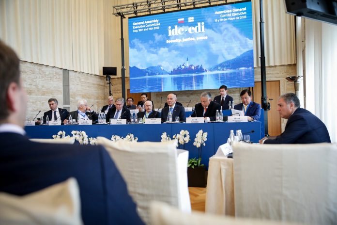 FwaP1jFXgAMvj1F-1536x1025