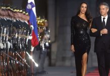 Ko premier Golob raje ne gre na slavnostno sejo, kot izgubi sedež zraven Tine Gaber: Ali je ljubezen res vse?