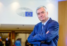 Poslanec Zver zahteva pojasnila od EK glede izjav o razkritju dokumentov