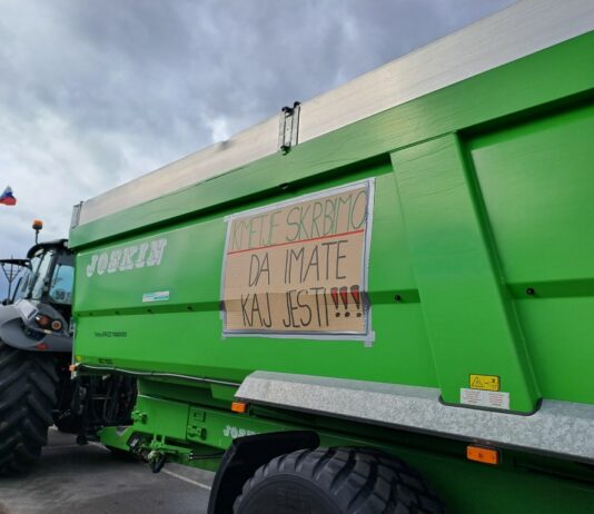 Kmetje na Ptuju in po Sloveniji vzklikajo: ‘Dovolj je, zahtevamo spremembe!’