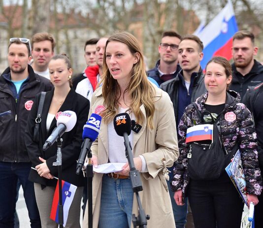 Nasprotovanje postavitvi azilnih domov: Skupnost se upira, vlada pa ignorira! 11.500 podpisov proti!