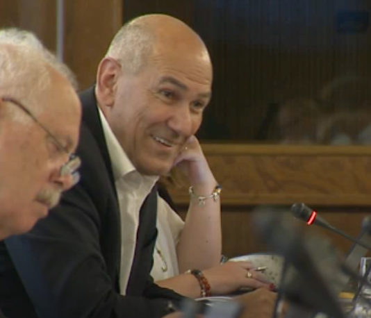 Janša ostro nad nesposobno vlado: neuresničene obljube, neupravičeni stroški in zastoji v razvoju