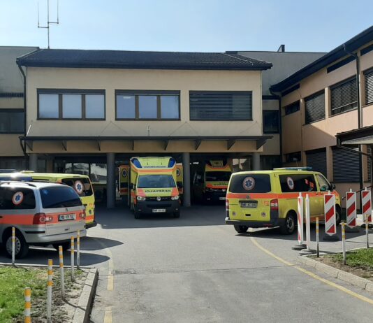 Nova kadrovska pravila razkrivajo absurdnost vladnih odločitev