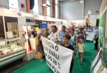 Vlada ignorira živinorejce: na sejmu Agra celo varnostniki nad kmete