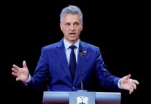 KRŠENJE USTAVE: Golobova božičnica skozi omnibus!