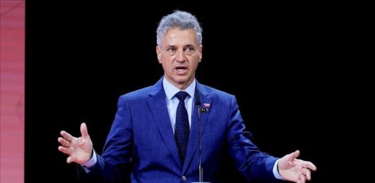 KRŠENJE USTAVE: Golobova božičnica skozi omnibus!