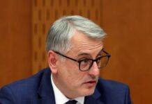 Han si želi novo levico, a nosi madež Golobove nesposobnosti