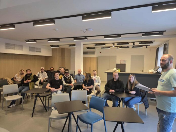 b63f89bc-5402-4a1e-9198-a399fee77977