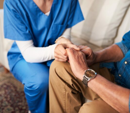 🌿 SDS predlaga zakon o paliativni in hospic oskrbi: urgentni poziv odboru za zdravstvo
