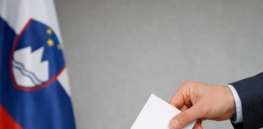 Golob po srečanju s predsednico opozoril na hudo krizo, v ospredju pozivi k širšemu sodelovanju