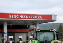 Kmet spregovoril: “Nisem šel volit – danes nimam niti nafte za oranje”