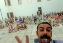 Grad Borl zaživel v smehu in akrobacijah: italijanski čarodej Andy Spigola navdušil otroke in odrasle