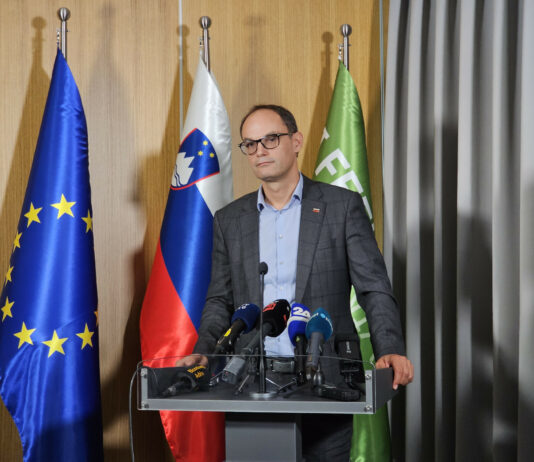 Logar po prvih 100 dneh: manj kompliciranja, dva milijardna sklada in jasen cilj – država mora biti servis gospodarstvu