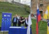 Kandidati SDS Ptuj na predstavitvi programa pri grajski žitnici na Ptujskem gradu.