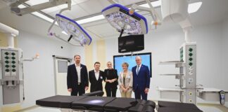 Vodstvo SB Ptuj in predstavniki države ob odprtju novega operacijskega bloka