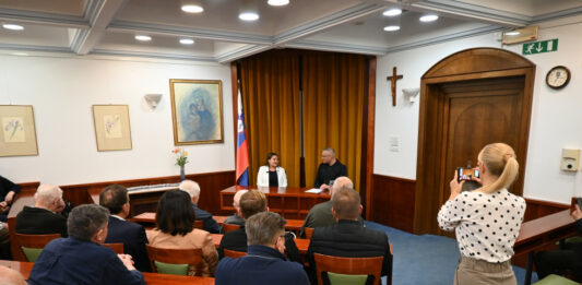 Suzana Lep Šimenko in Alen Salihović na pogovornem večeru v Domu sv. Jožef v Celju