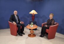 Višje plače, manj birokracije in ministrstva zunaj Ljubljane: Janša o načrtih vlade Predsednik vlade Janez Janša v televizijskem pogovoru za VTV