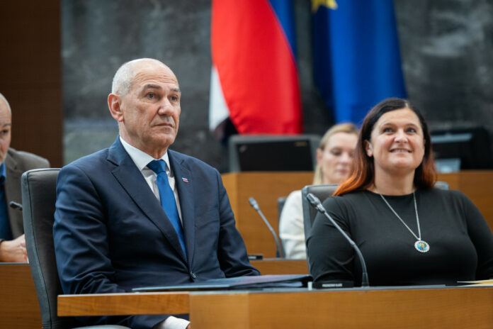 batch-photo-6 Janez Janša na seji državnega zbora ob odgovarjanju na poslanska vprašanja