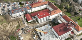 Arhivski pogled iz zraka na kompleks ptujske bolnišnice