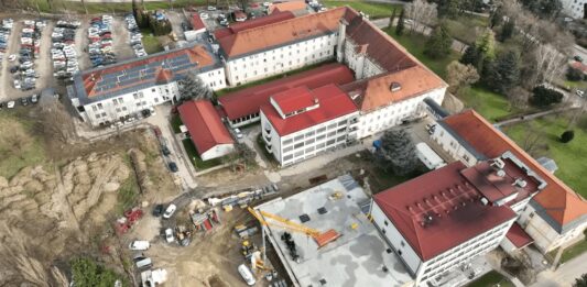 Arhivski pogled iz zraka na kompleks ptujske bolnišnice