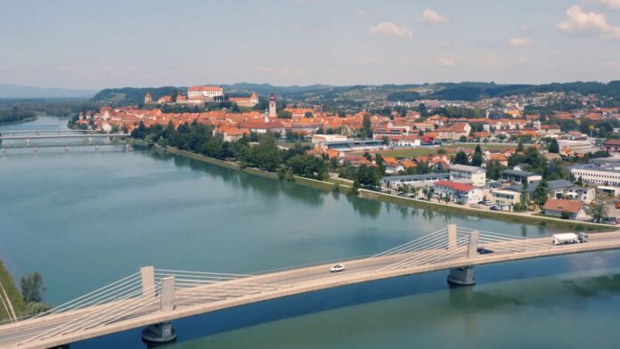 Pogled na Ptuj ob poročilu o poletnih turističnih nočitvah
