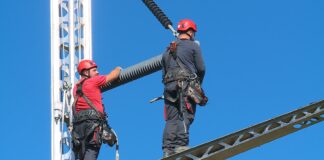 Postavitev začasnega havarijskega stebra na elektroenergetskem poligonu v Cirkovcah