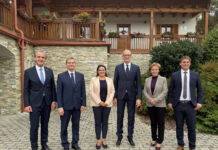Jezik, šole in mladi v ospredju: skupni obisk ministrov na obeh straneh meje Ministra in predstavniki slovenske manjšine na madžarskem.