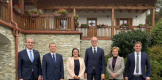 Ministra in predstavniki slovenske manjšine na madžarskem.